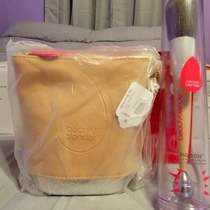 Makeup brush and brush/ cosmetic bag